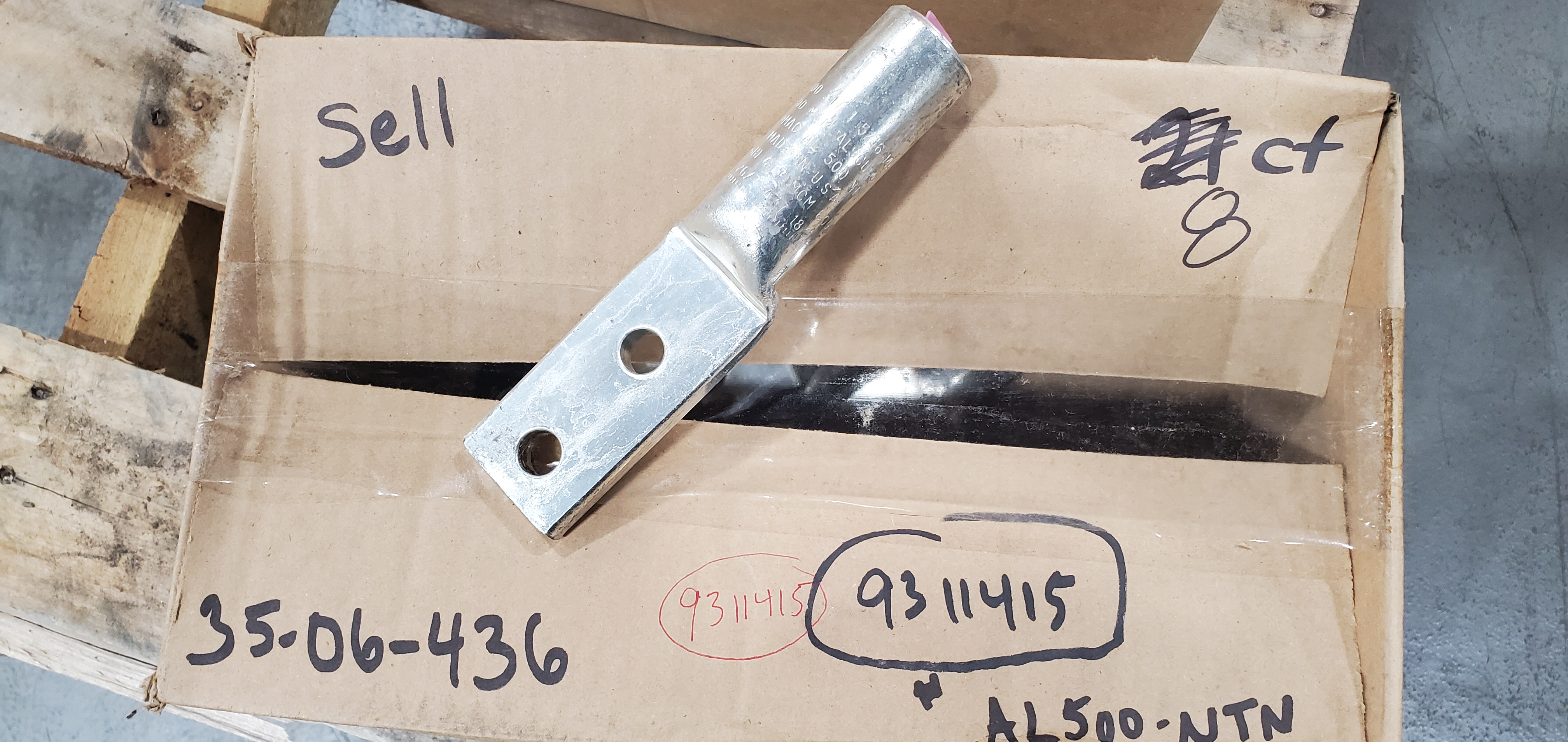 CONNECTOR, TERM LUG AL 500KCMIL 2H